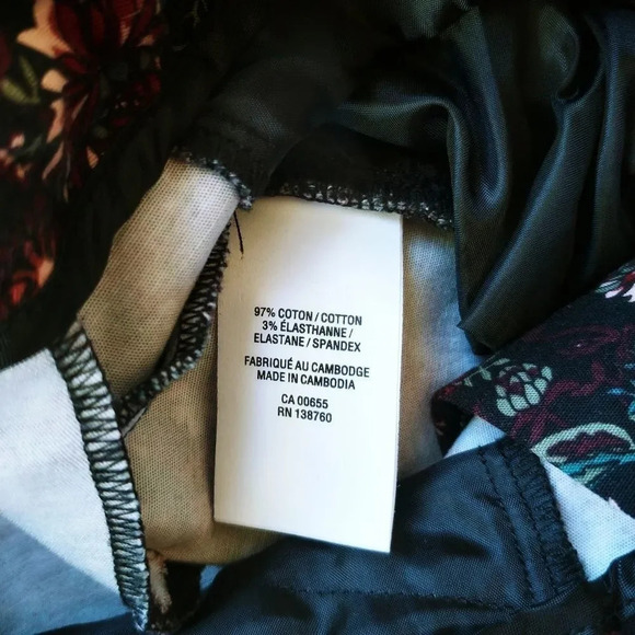 Reitmans Floral Straight Leg Trousers Black Burgundy Stretch 4 - Picture 8 of 8